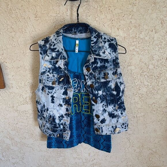 Zumba Fitness The Mission Vest and Break it Free Racer-back Tank Set - Picture 4 of 15